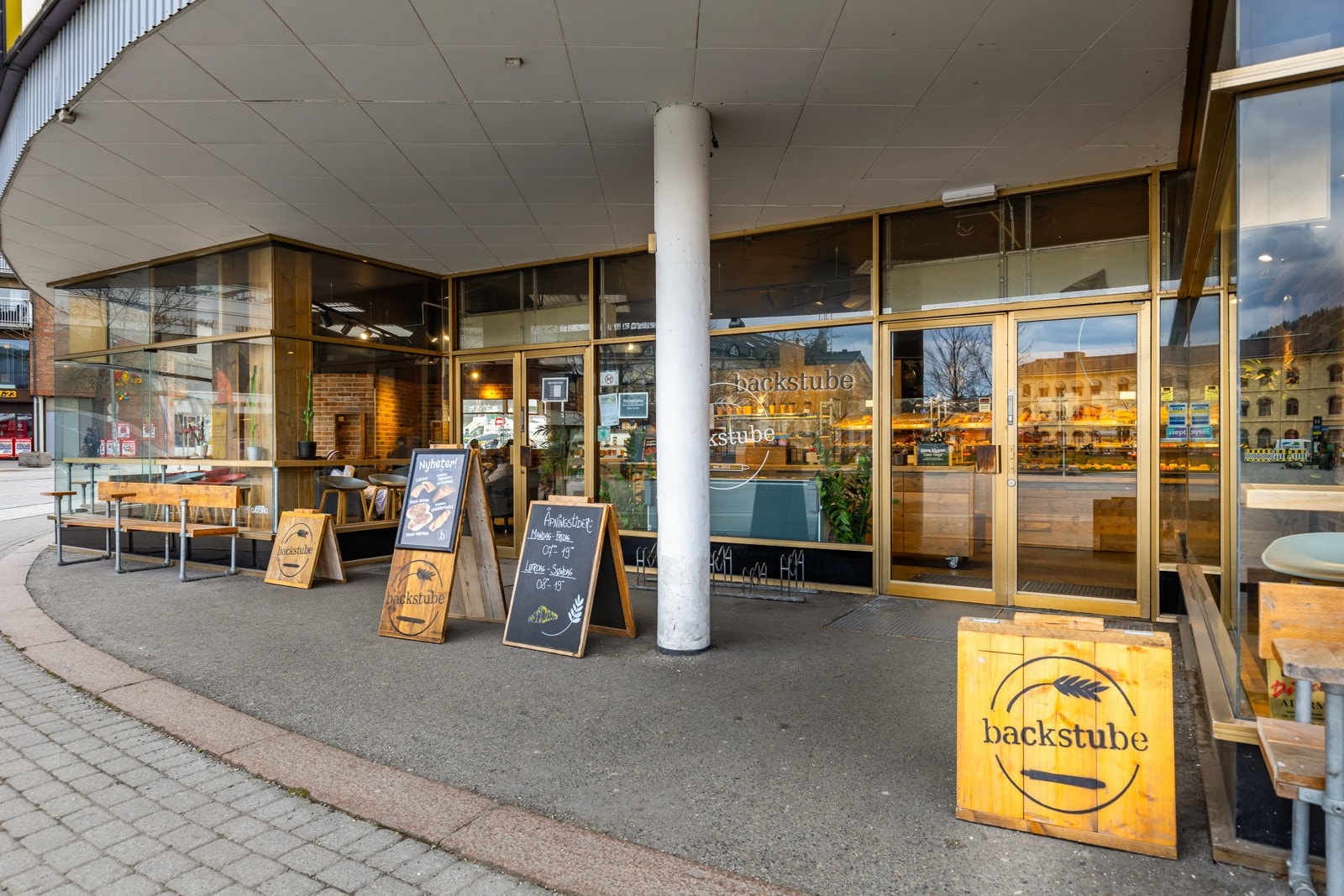 Bakeri på Strømsø Torg. Galleribilde