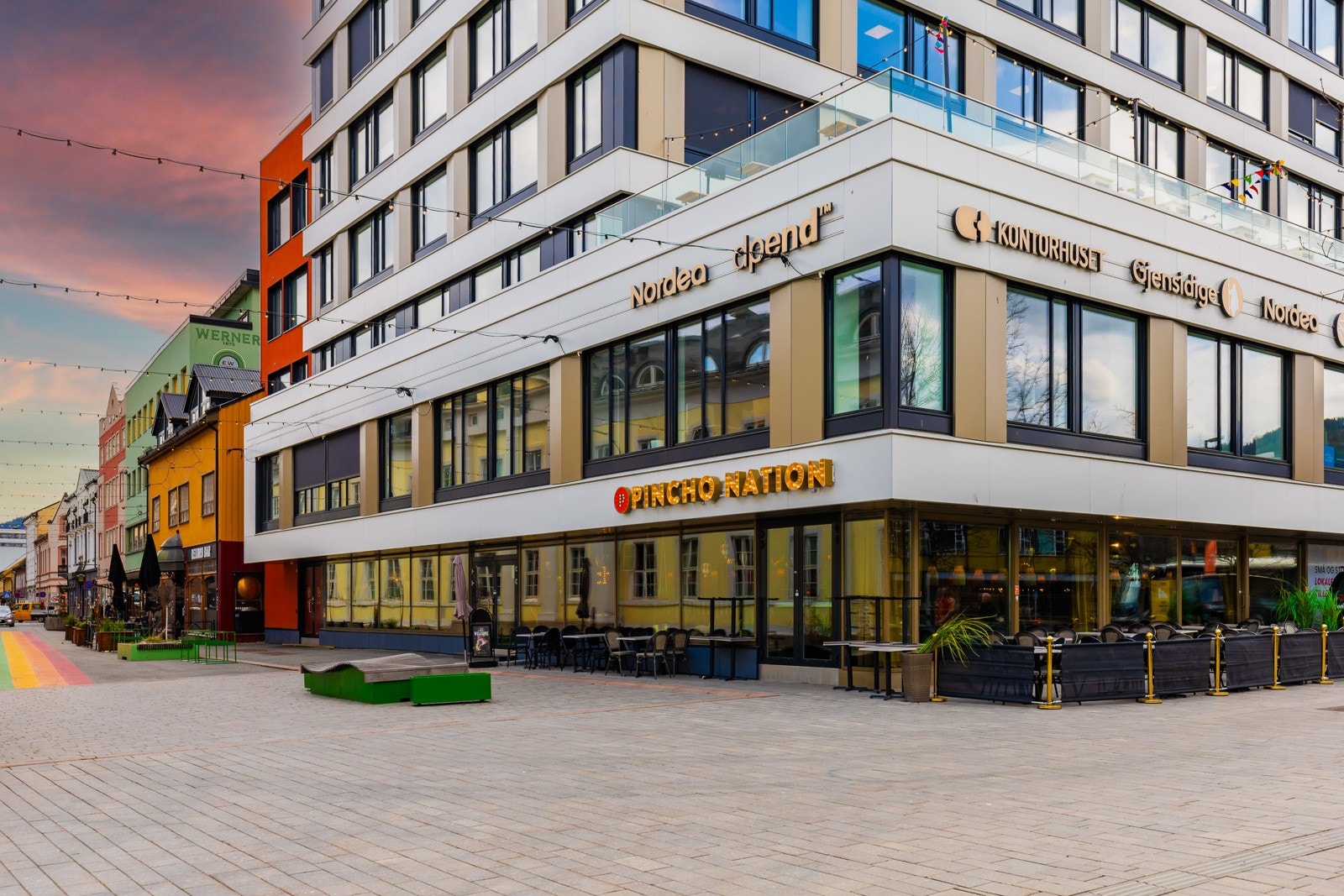 Strømsø torg har blitt det nye samlingspunktet i byen, med flere utesteder, kafeer og et hyggelig handelsområde med lokale leverandører. Galleribilde