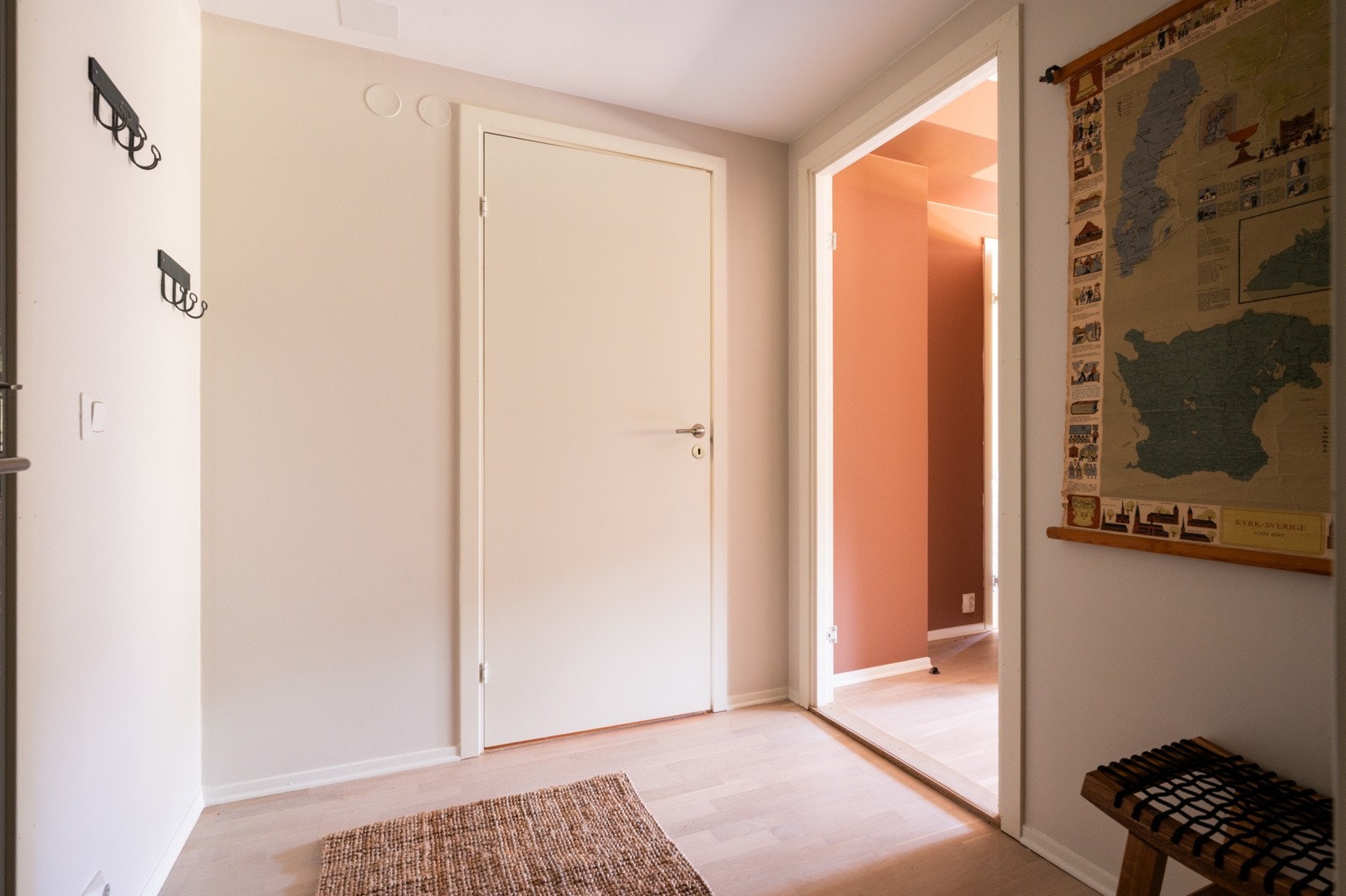 Leiligheten har en romslig og funksjonell entré som gir et godt førsteinntrykk. Galleribilde