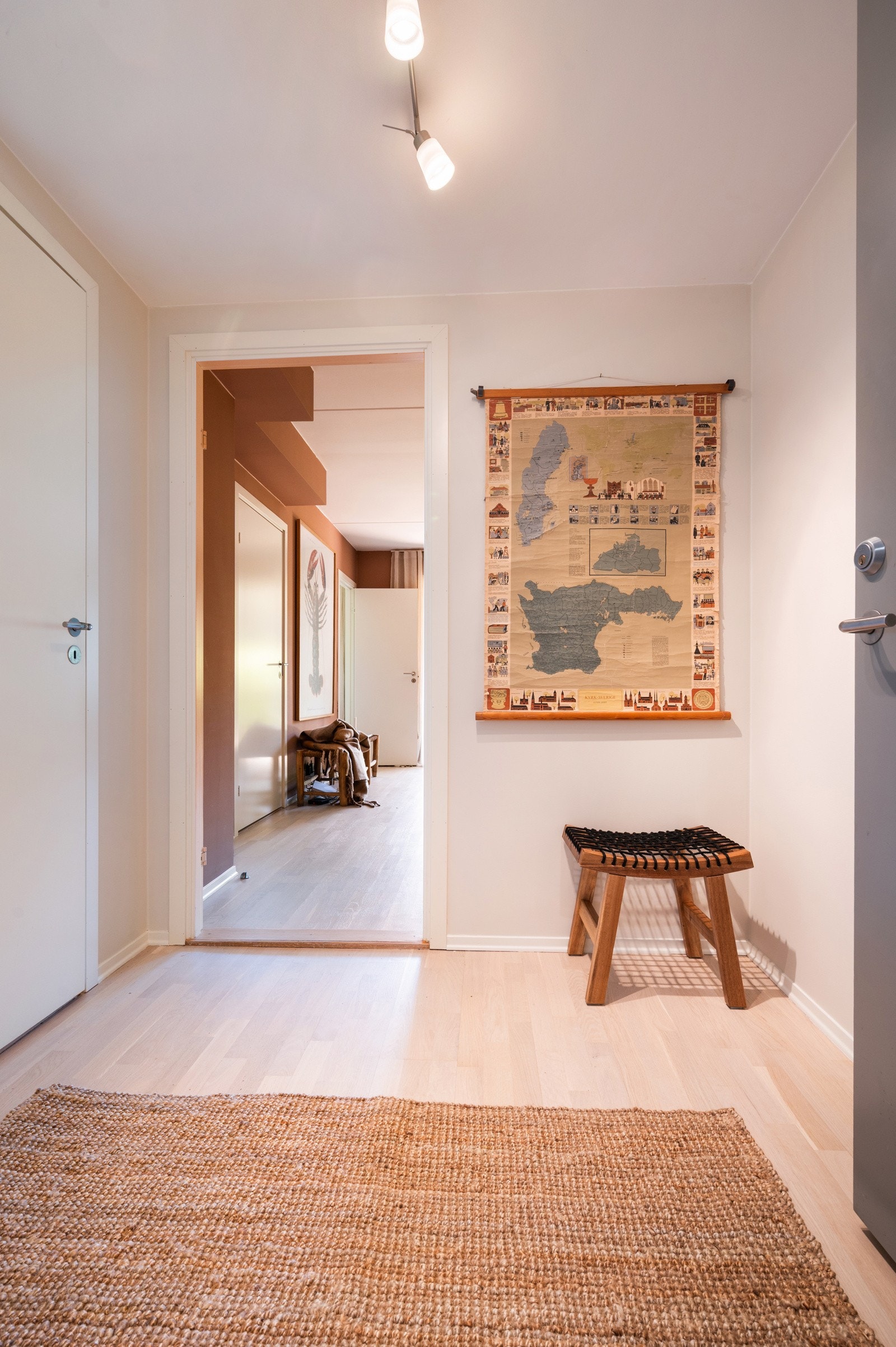 Her er det plass til oppheng av yttertøy og mulighet for å møblere med skohylle, benk eller kommode. Galleribilde