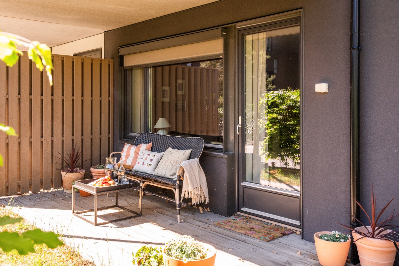 På sommerhalvåret blir balkongen en naturlig forlengelse av oppholdsrommet. Galleribilde