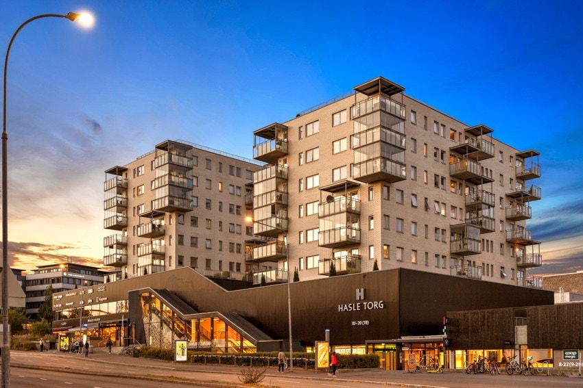 Hasle Torg med blant annet Sats, Coop Mega, Vinmonopol, Baker Hansen, Jernia, dyrebutikk, Nille og apotek Galleribilde