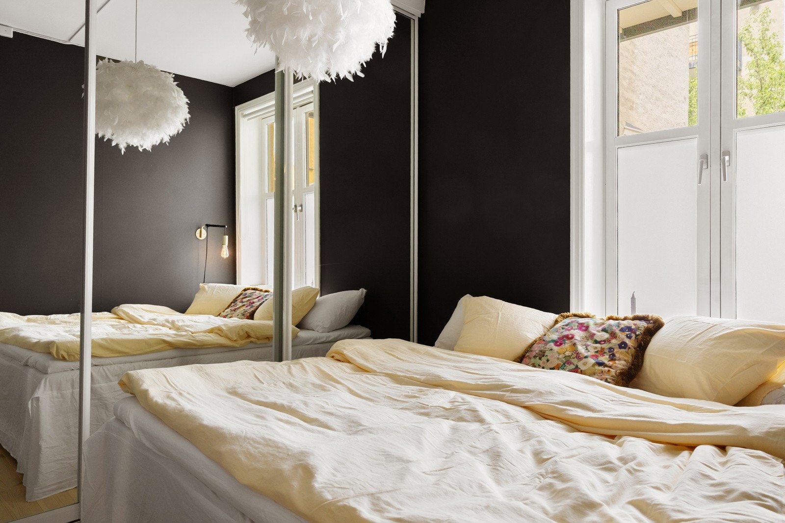 Soverom I - leiligheten har to gode soverom. Her er det god plass til dobbeltseng og plassbygd garderobeskap. Galleribilde