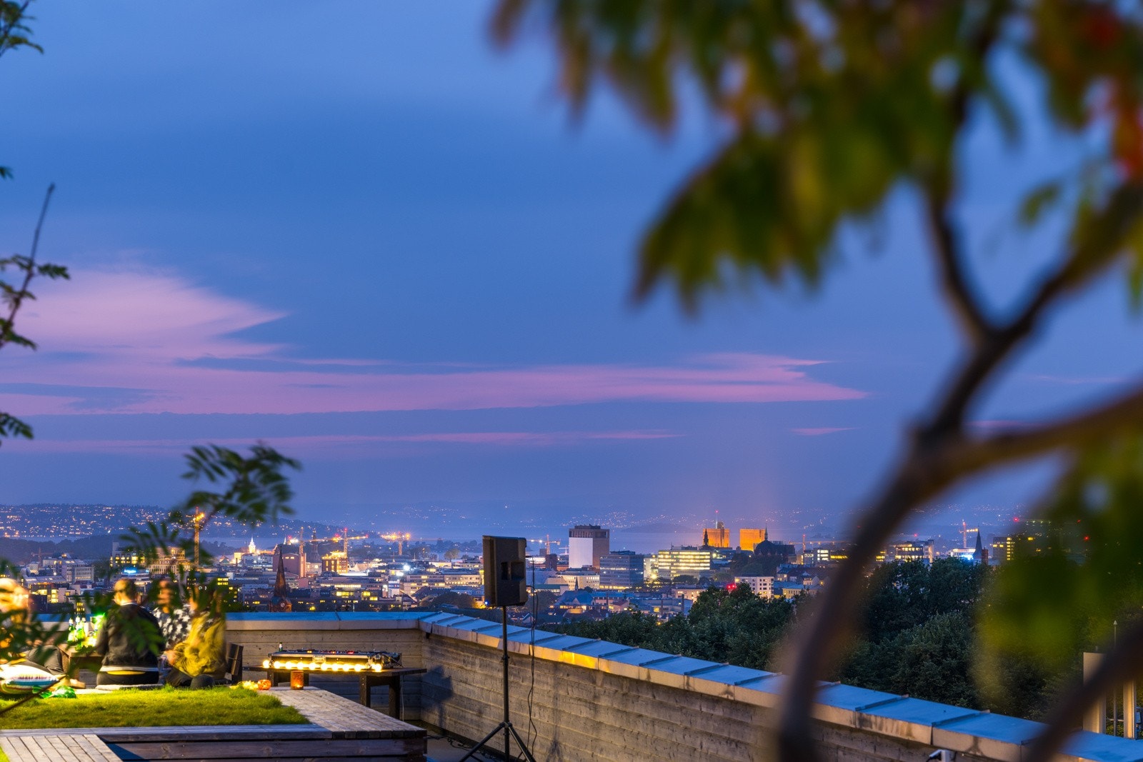 Sameiet har en egen sosialkomitè, som arrangerer sosiale aktiviteter, og i kjelleren finnes egen byttekrok for ting som ønskes gis bort. Galleribilde
