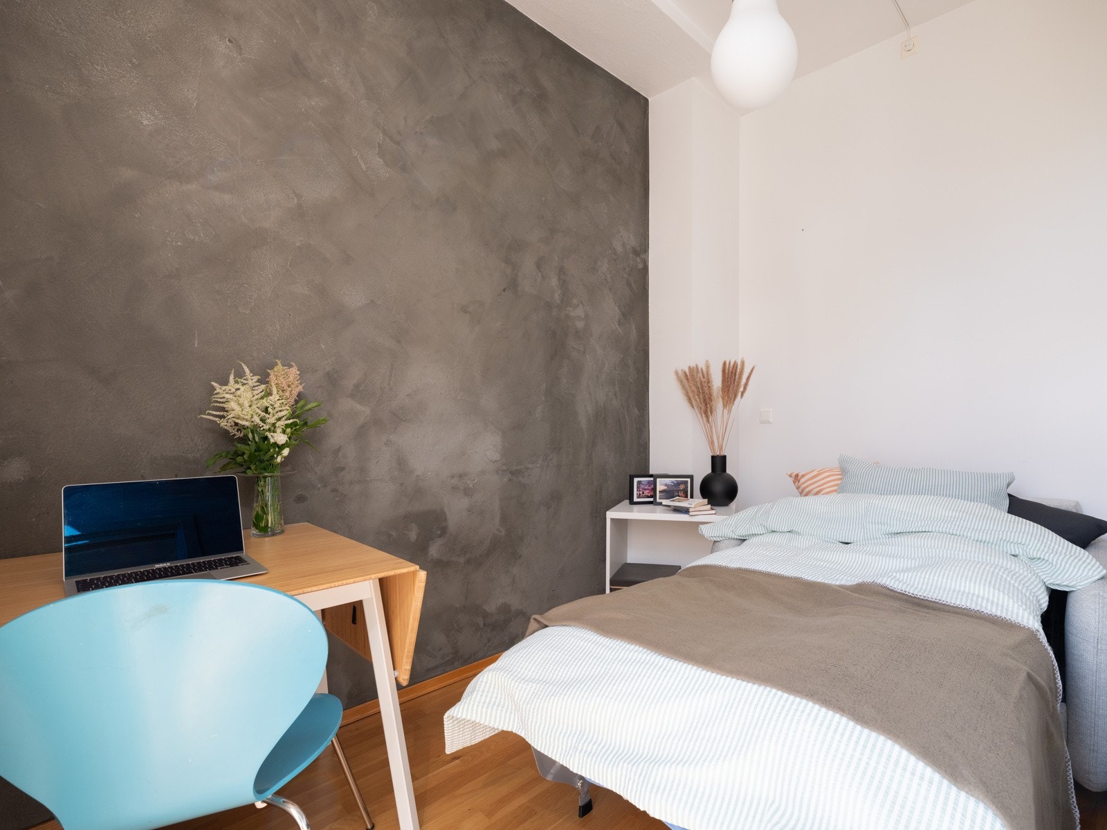 Det andre soverommet har plass til seng, skrivepult eller annet ønsket møblement. Galleribilde