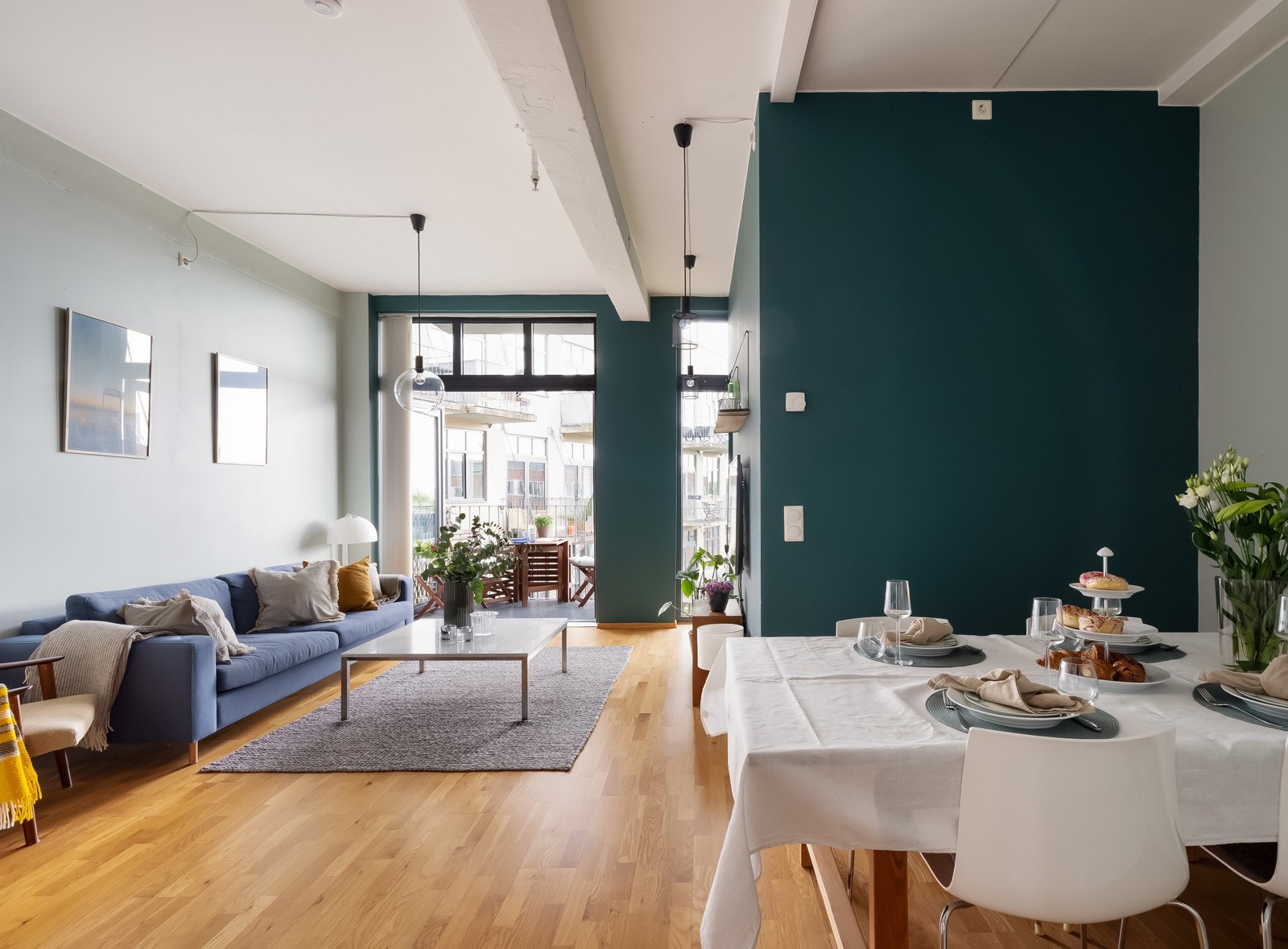 Det er god plass til et spisebord i rommet. Galleribilde