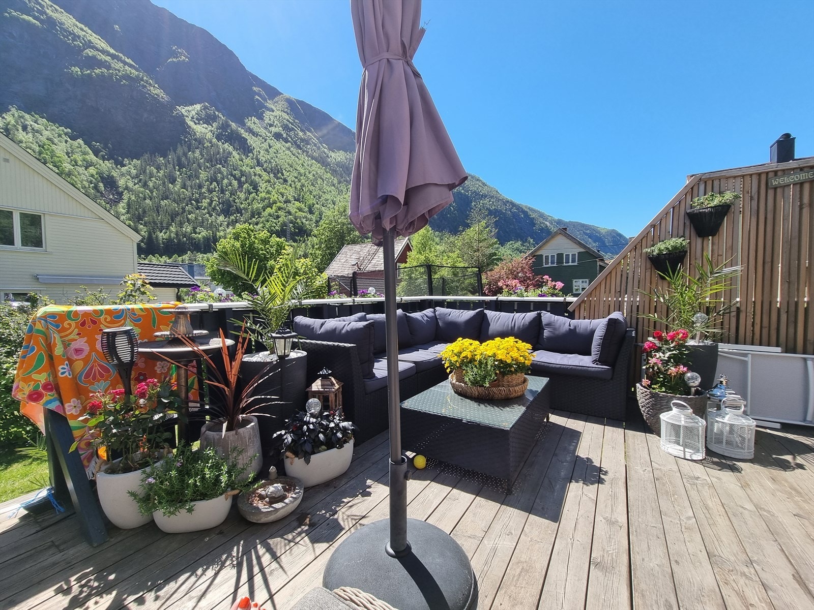 Terrassen er solrik og romslig ( Priv foto) Galleribilde