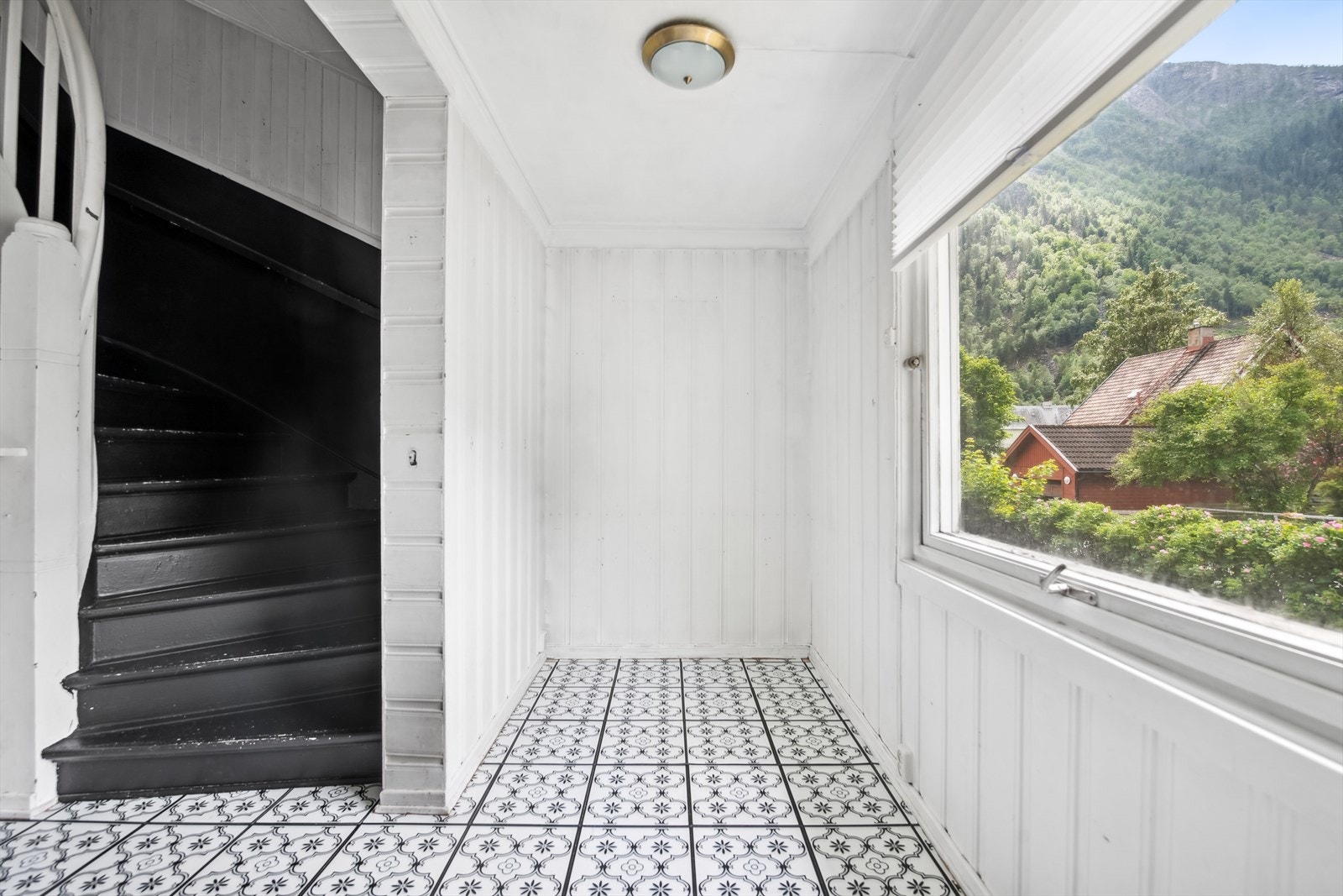 God plass til å henge fra seg ytterklær! Galleribilde