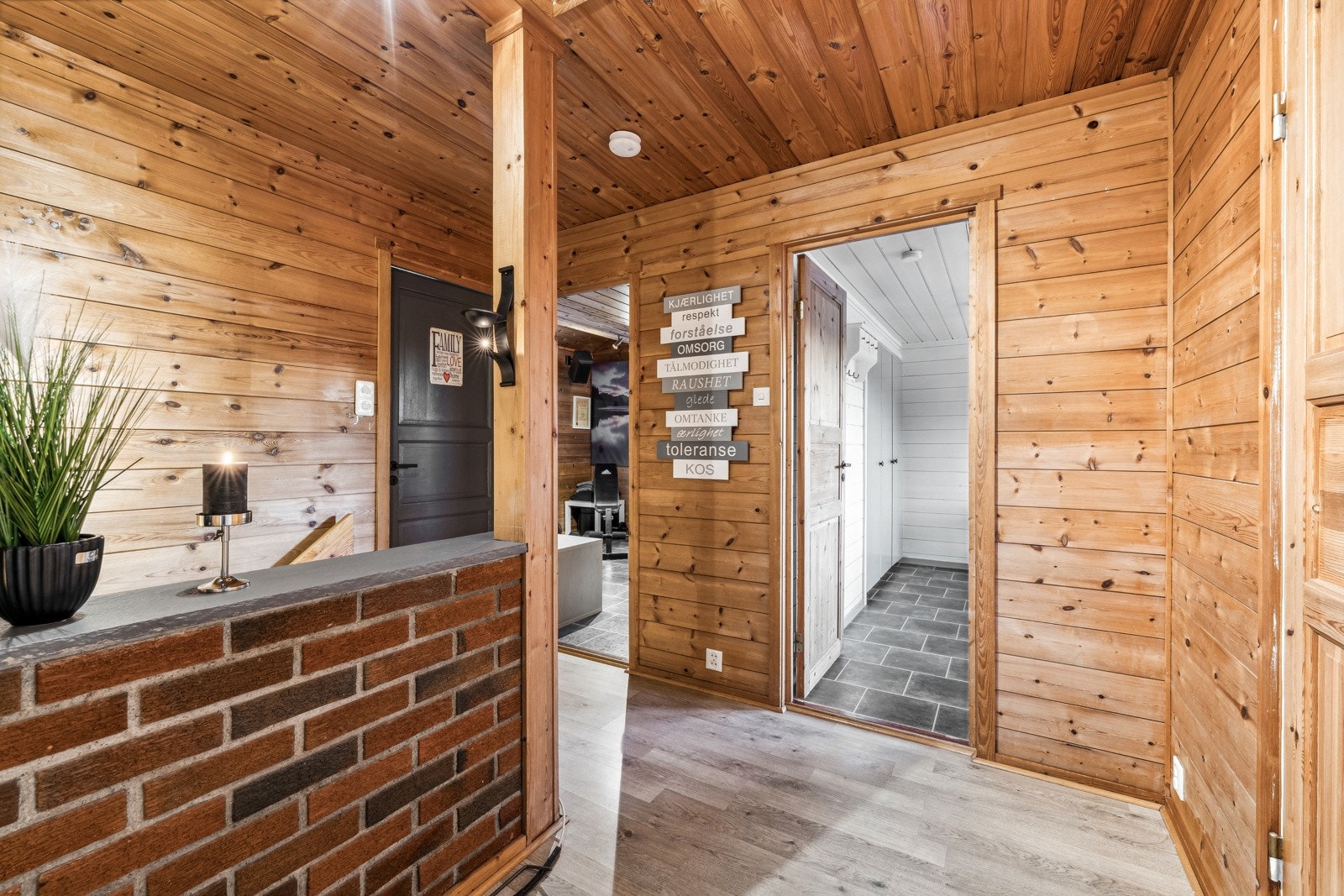 1.etasje: Trappegang Galleribilde