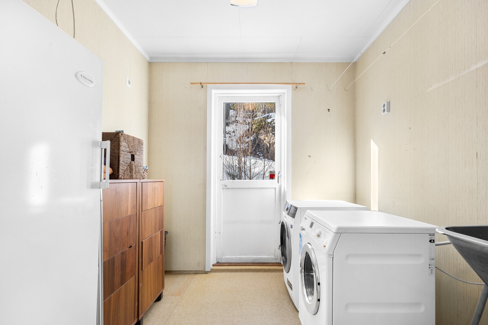 Praktisk vaskerom med direkte utgang. Galleribilde