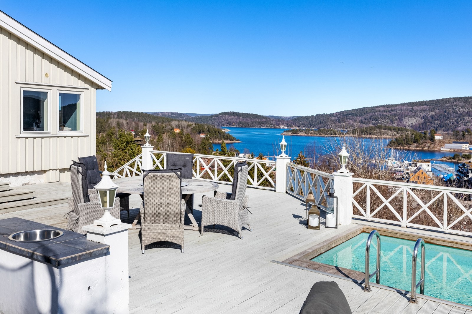 Nydelig og vidstrakt utsikt over Sætre/Oslofjorden og mot Oslo. Galleribilde