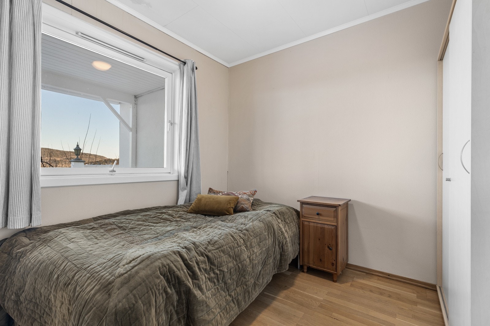 Soverom i underetasje. Galleribilde