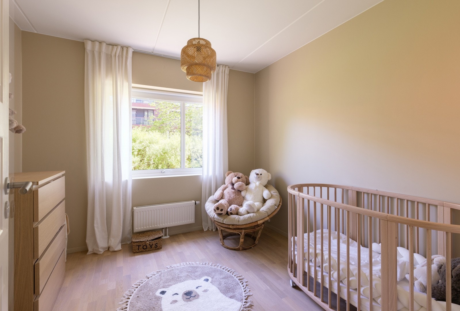 - Soverom II er også av god størrelse med plass til seng og tilhørende møblement - Galleribilde