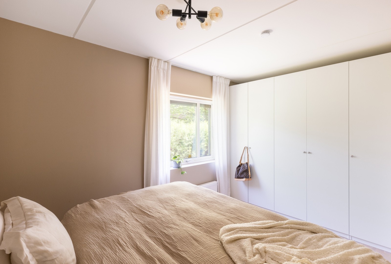 - Godt med oppbevaringsplass i medfølgende garderobe - Galleribilde