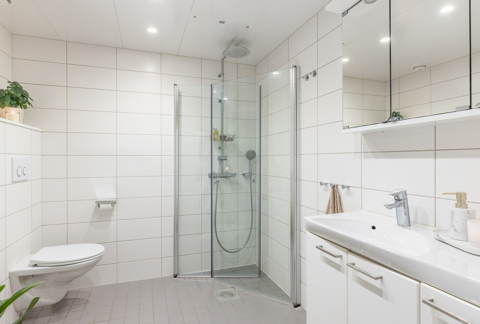 - Flislagt bad fra 2016 med varme i gulv - Galleribilde