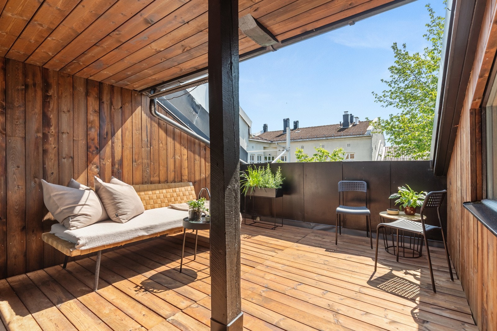 Leiligheten byr på en fantastisk sydvendt takterrasse på hele 11 kvm! Galleribilde