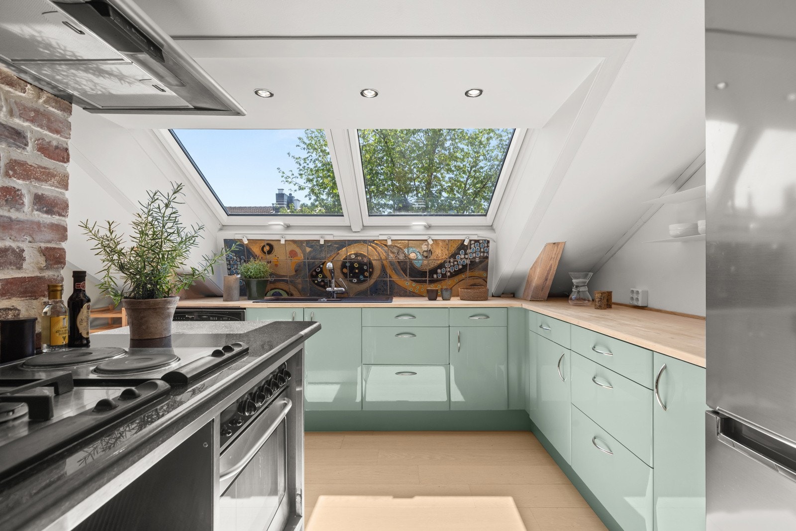 Lyst og delikat kjøkken. Galleribilde