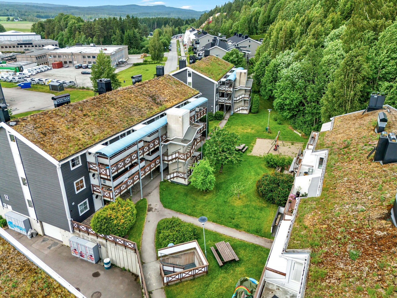 Trygg og skjermet beliggenhet i grønne omgivelser. Galleribilde