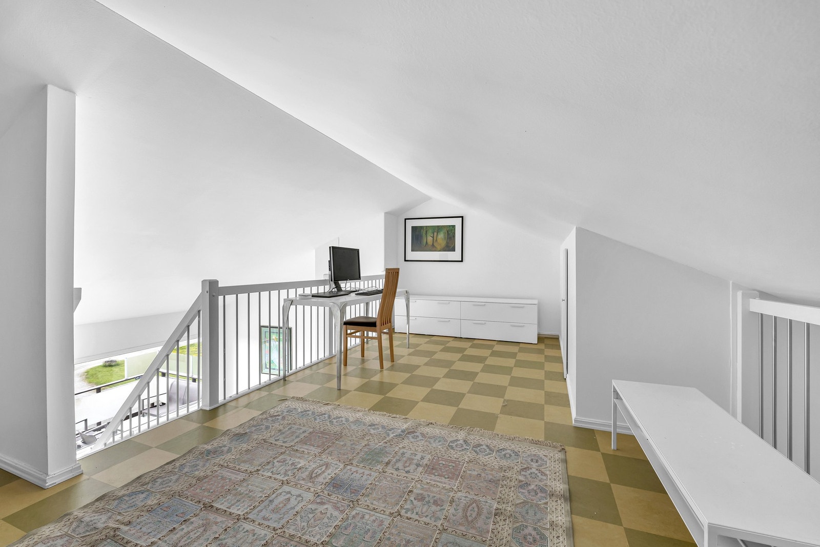 Hemsen er ideell som hjemmekontor, lesekrok eller gjesteplass. Galleribilde