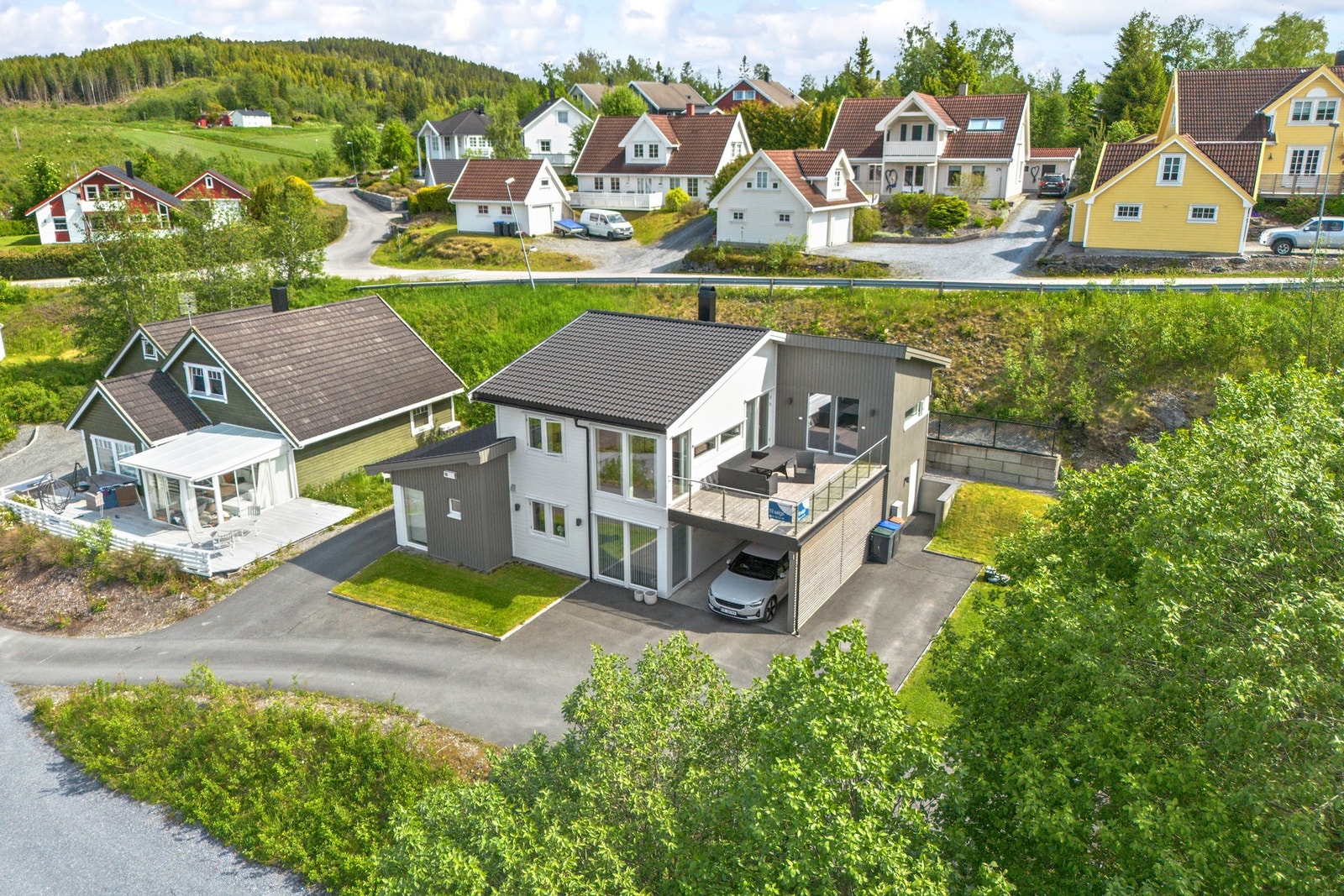 Lettstelt og flott opparbeidet tomt. Galleribilde