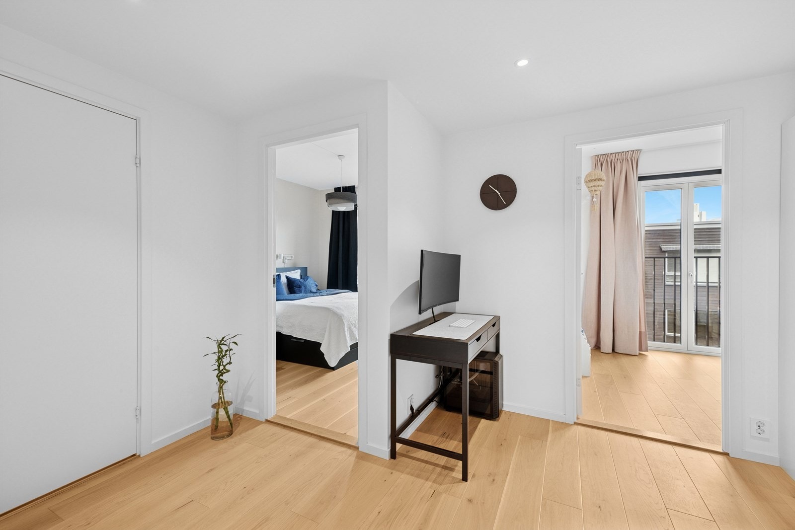 Entrèen har god plass for å kunne sette opp til ekstra oppbevaring om ønskelig. Galleribilde