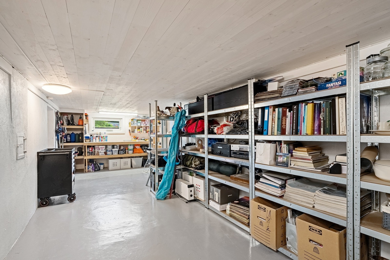 I underetasjen er det overlegen lagringsplass Galleribilde