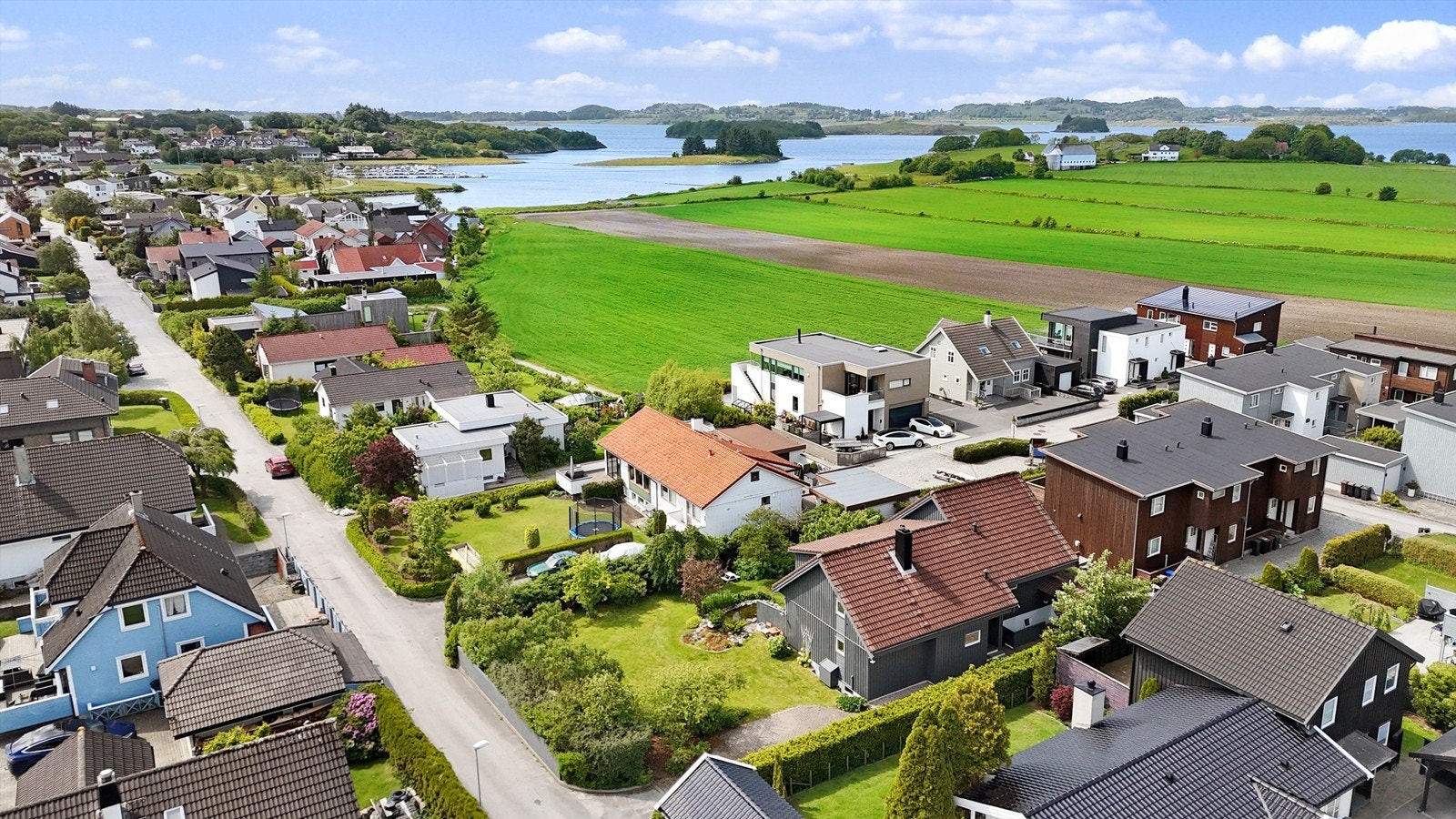 Eiendommen ligger svært pent til i blindgate med nærhet til sjøen/Hafrsfjord Galleribilde