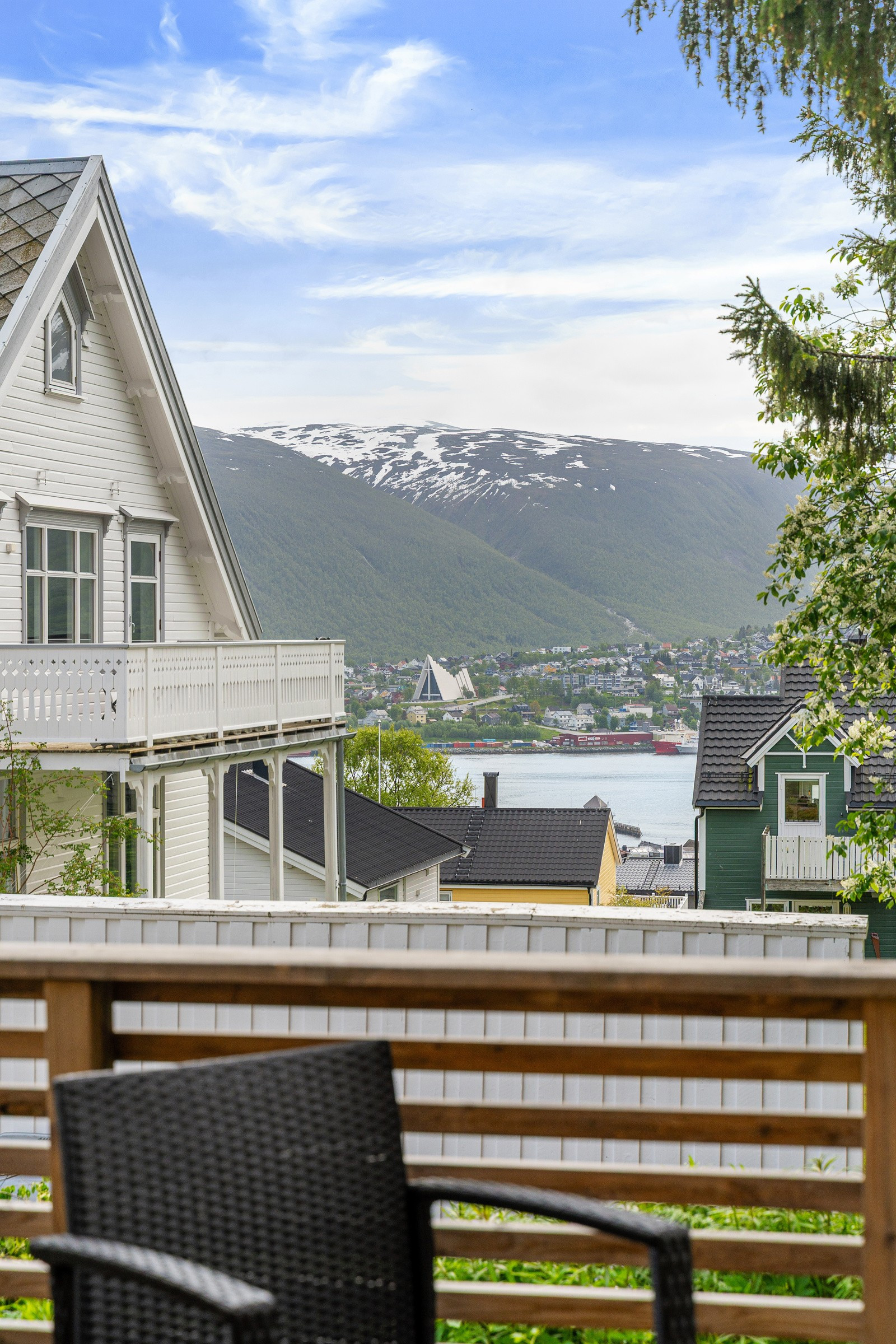 Flott utsikt fra terrasse.