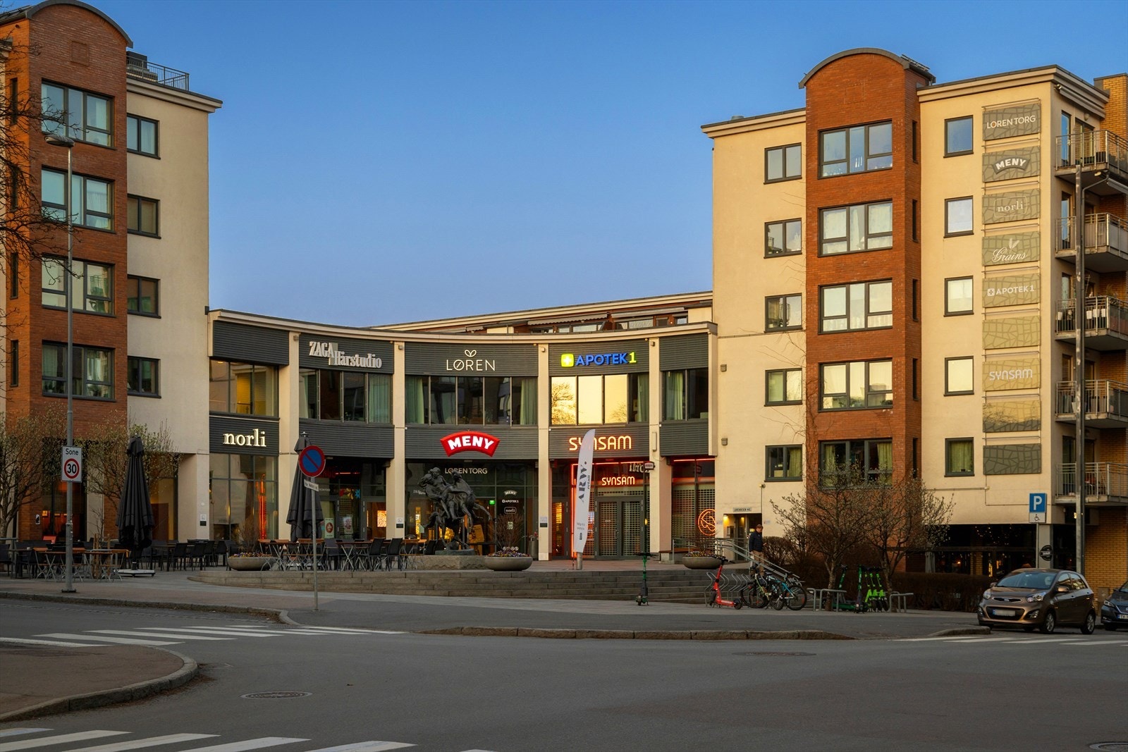 Løren har et fint servicetilbud. Løren Torg, Evo og Sterk Treningssenter i gangavstand. Galleribilde