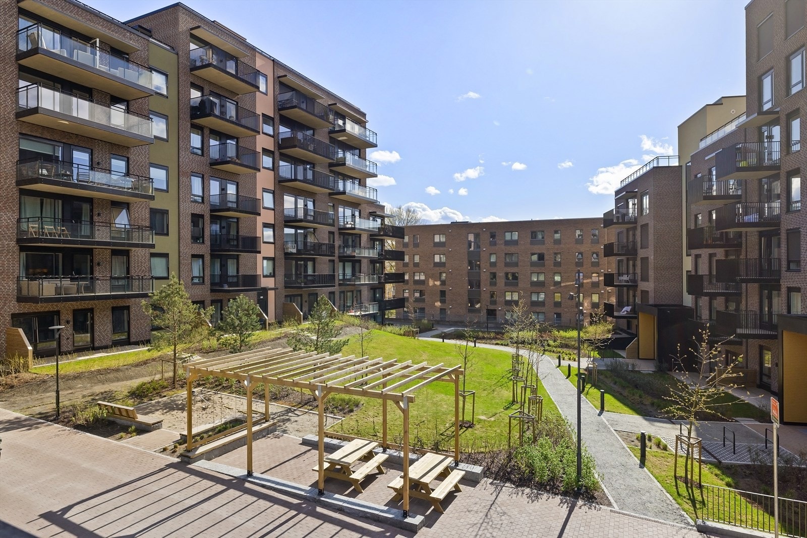 Pent opparbeidet gårdshage. Galleribilde