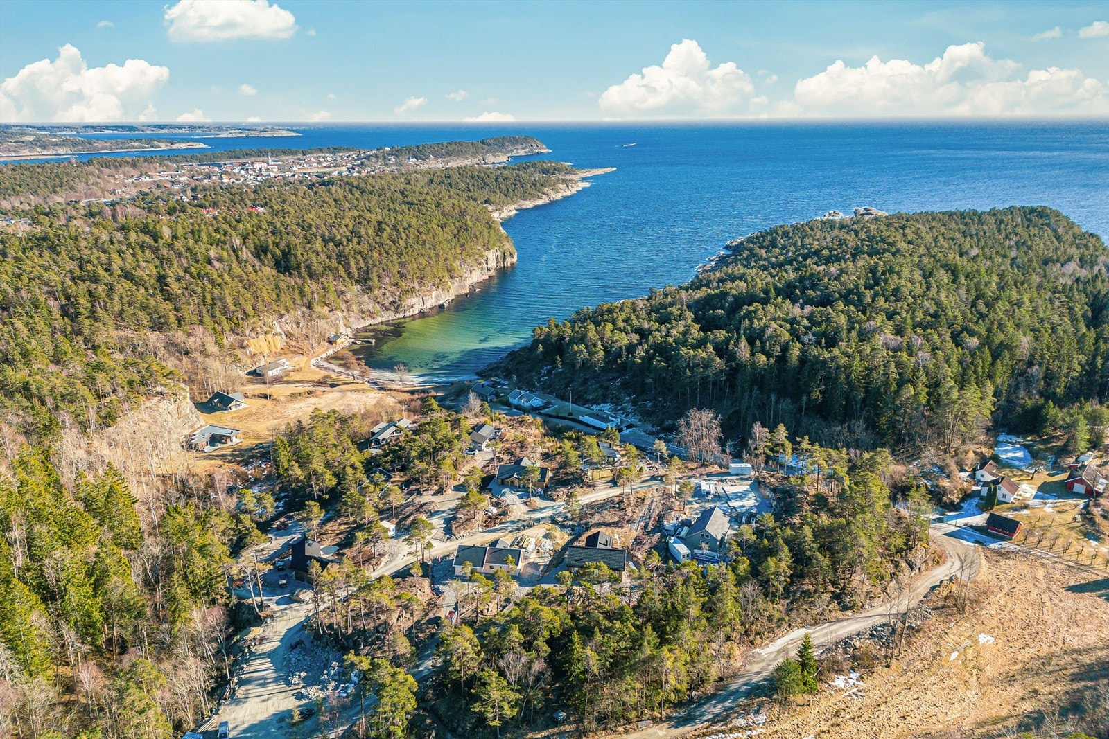 I bakgrunnen skimtes Langesund og Helgeroa. Galleribilde