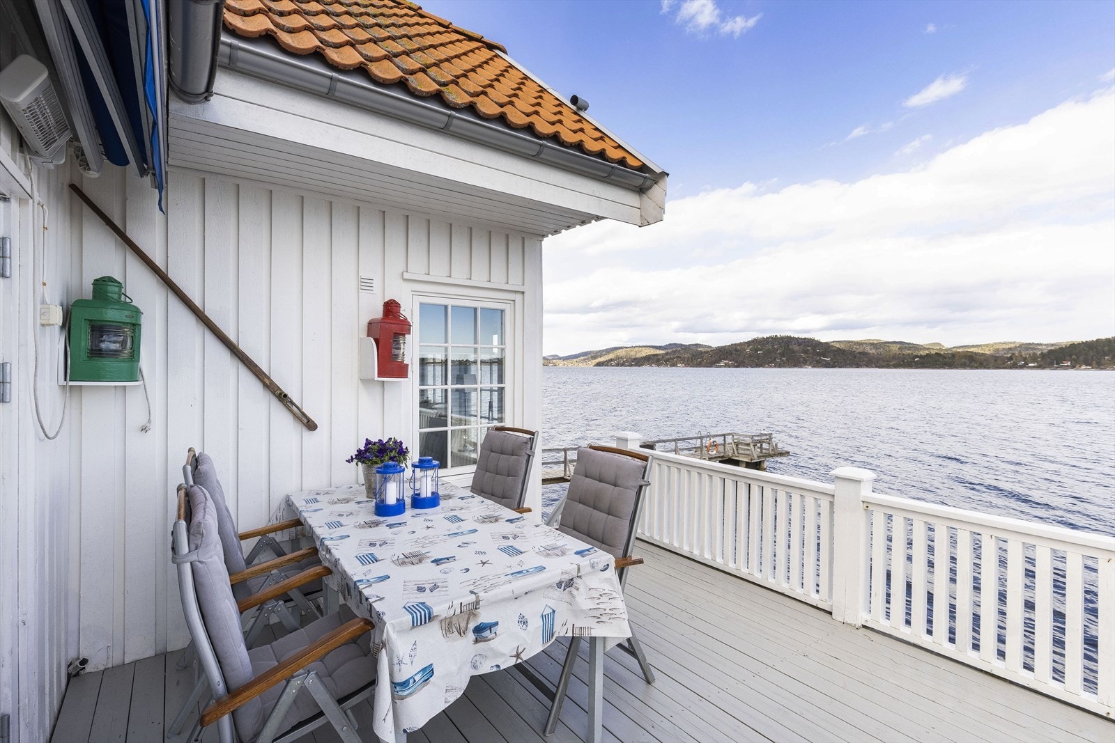 Lun fin del av verandaen. Galleribilde