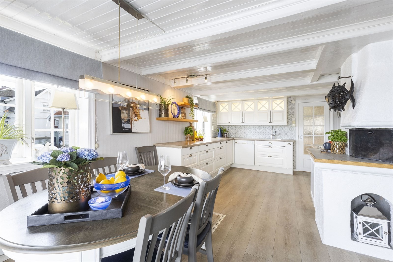 Spisestue i tilknytning til kjøkken Galleribilde