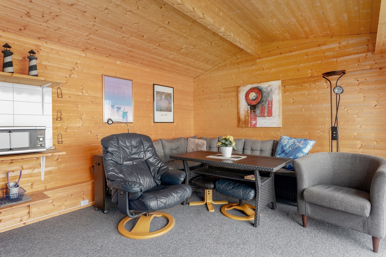I sommerstuen er det god plass for møblering. Galleribilde