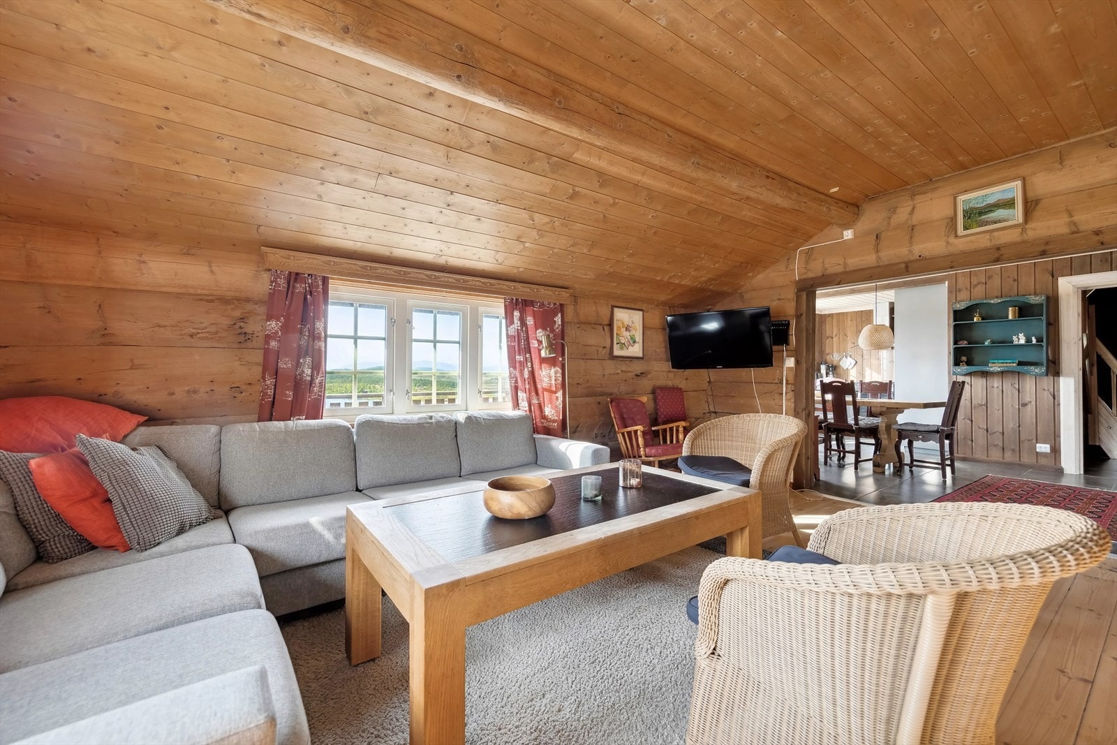 Vierbu 1 er en hytte med historisk sus, dette var en gang i tiden den første hytta på Vierli da området ble etablert som en turistdestinasjon. Galleribilde