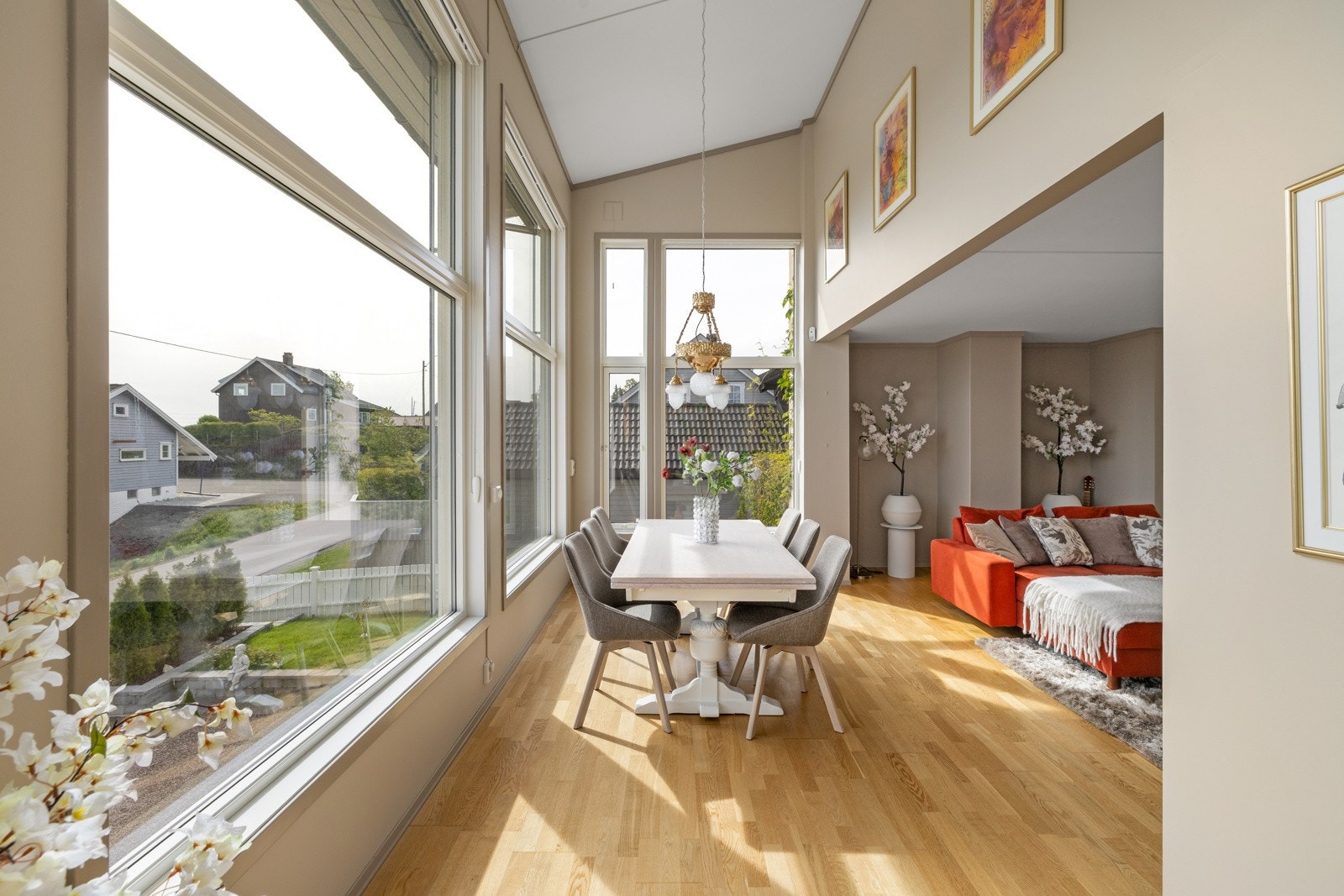 Borgenveien 17 er en tiltalende funkisbolig fra 2011, med praktfull sjøutsikt og attraktiv beliggenhet Galleribilde
