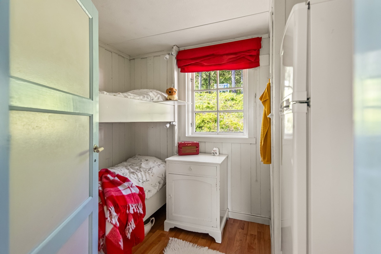 Hytta har en god planløsning og godt med soveplasser, fordelt mellom soverommene og sovesofa i stuen. Galleribilde