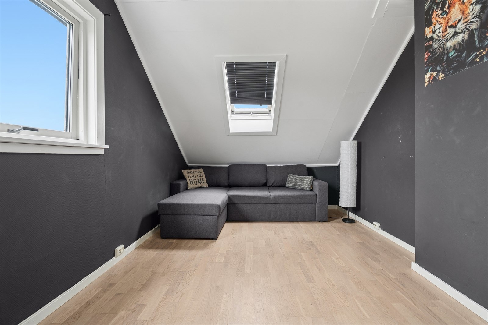 Hybel på loft. Galleribilde