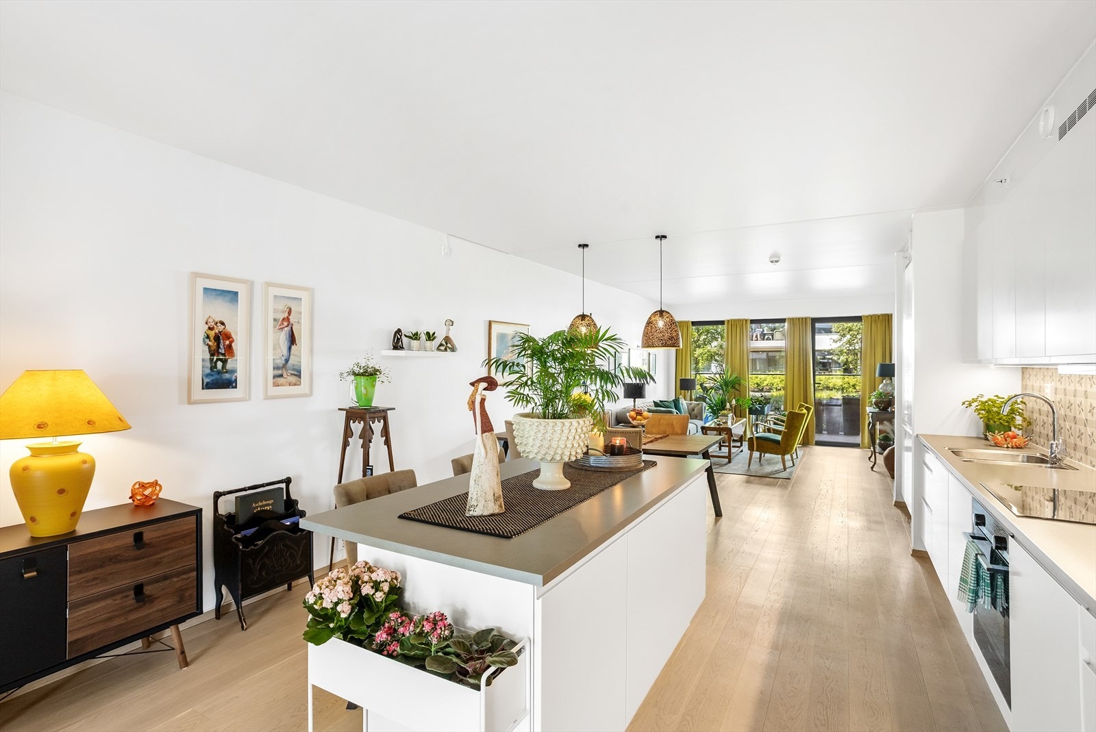 Rålekker eierleilighet i 1. rekke mot sjøen med nydelig sjøutsikt | 2 terrasser | garasjeplass | 2/3 soverom og 2 bad. Galleribilde