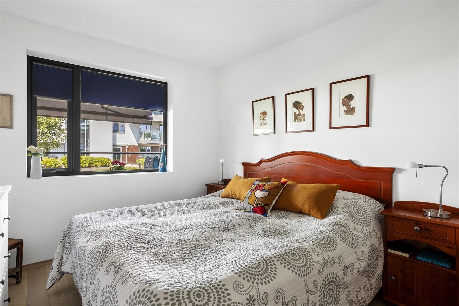 Hovedsoverommet er pent innredet, som gir rommet en behagelig og lun stemning. Galleribilde