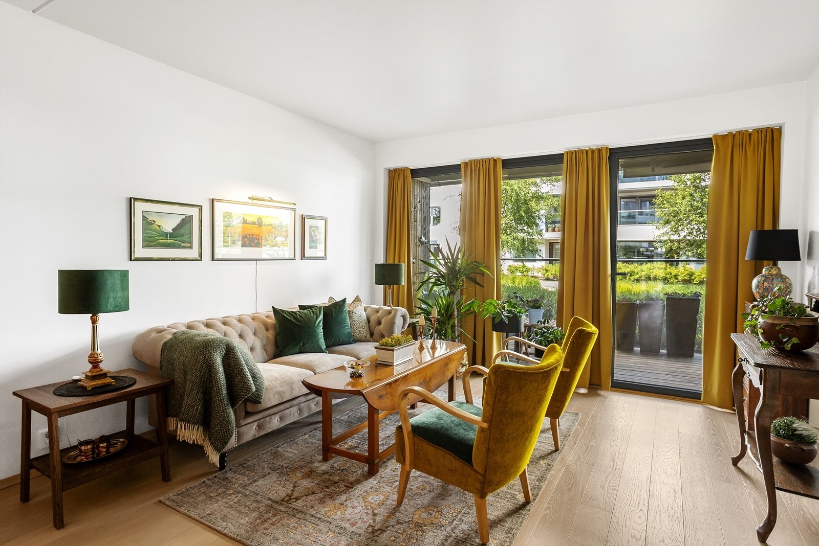 Alt er lagt til rette for den optimale lyssettingen med vindusflater som bringer den naturlige belysningen fint inn. Galleribilde