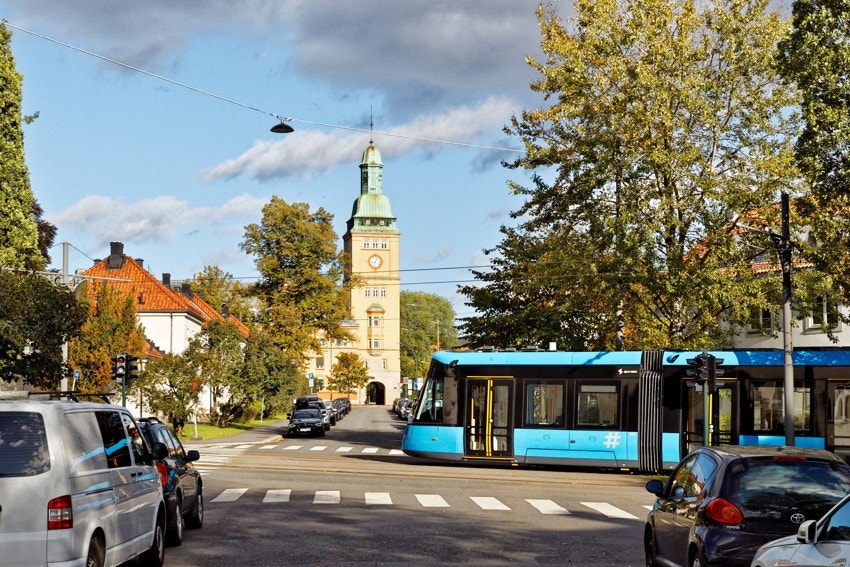 En spasertur unna boligen finner du ulike kollektivtilbud som tar deg enkelt rundt til resten av Oslo. Galleribilde