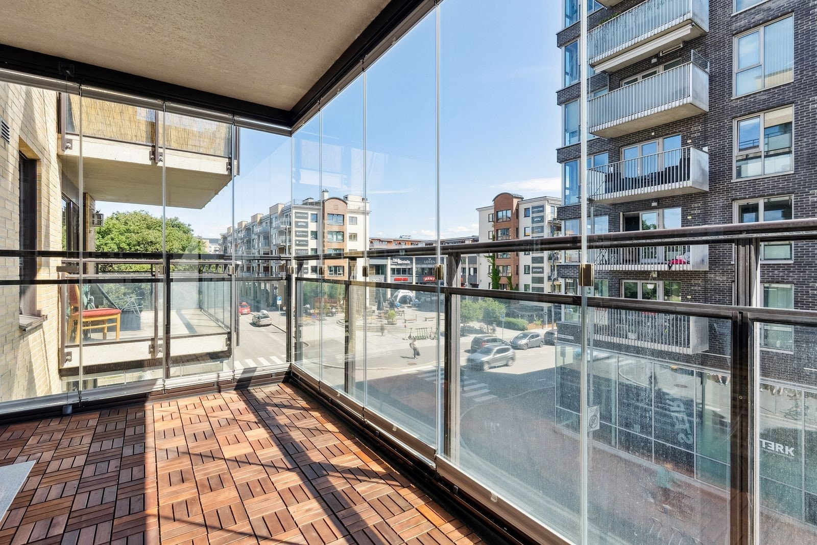 Innglasset balkong. Galleribilde