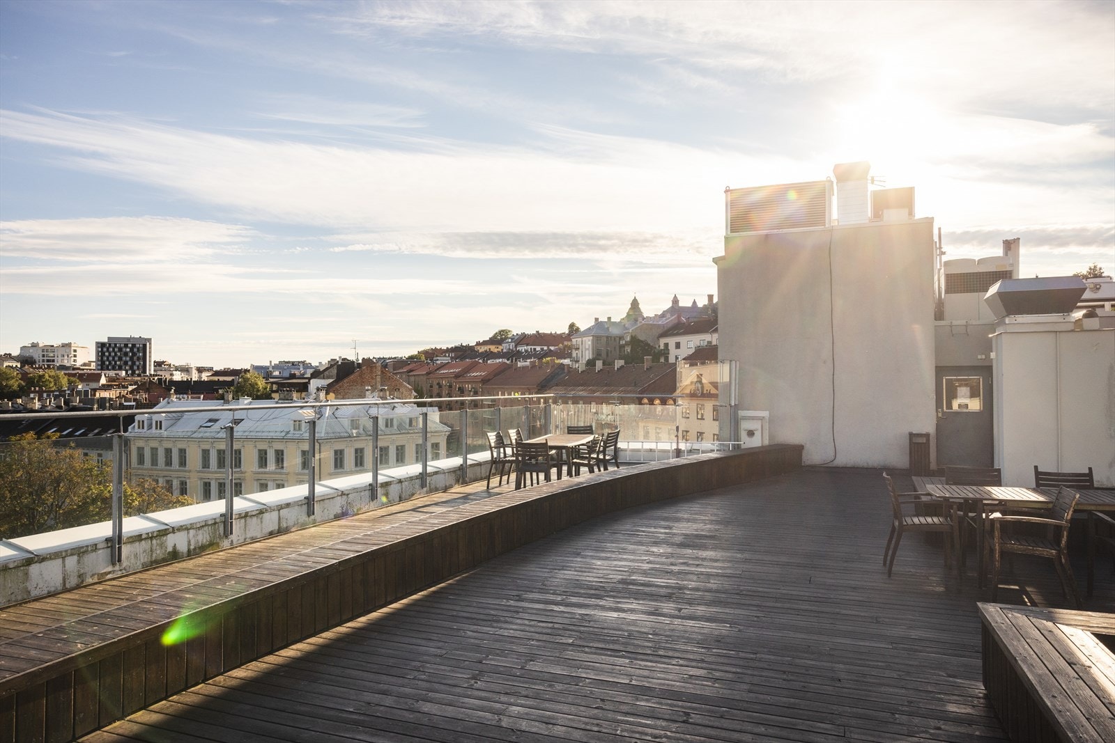 - Felles, solrik takterrasse - Galleribilde