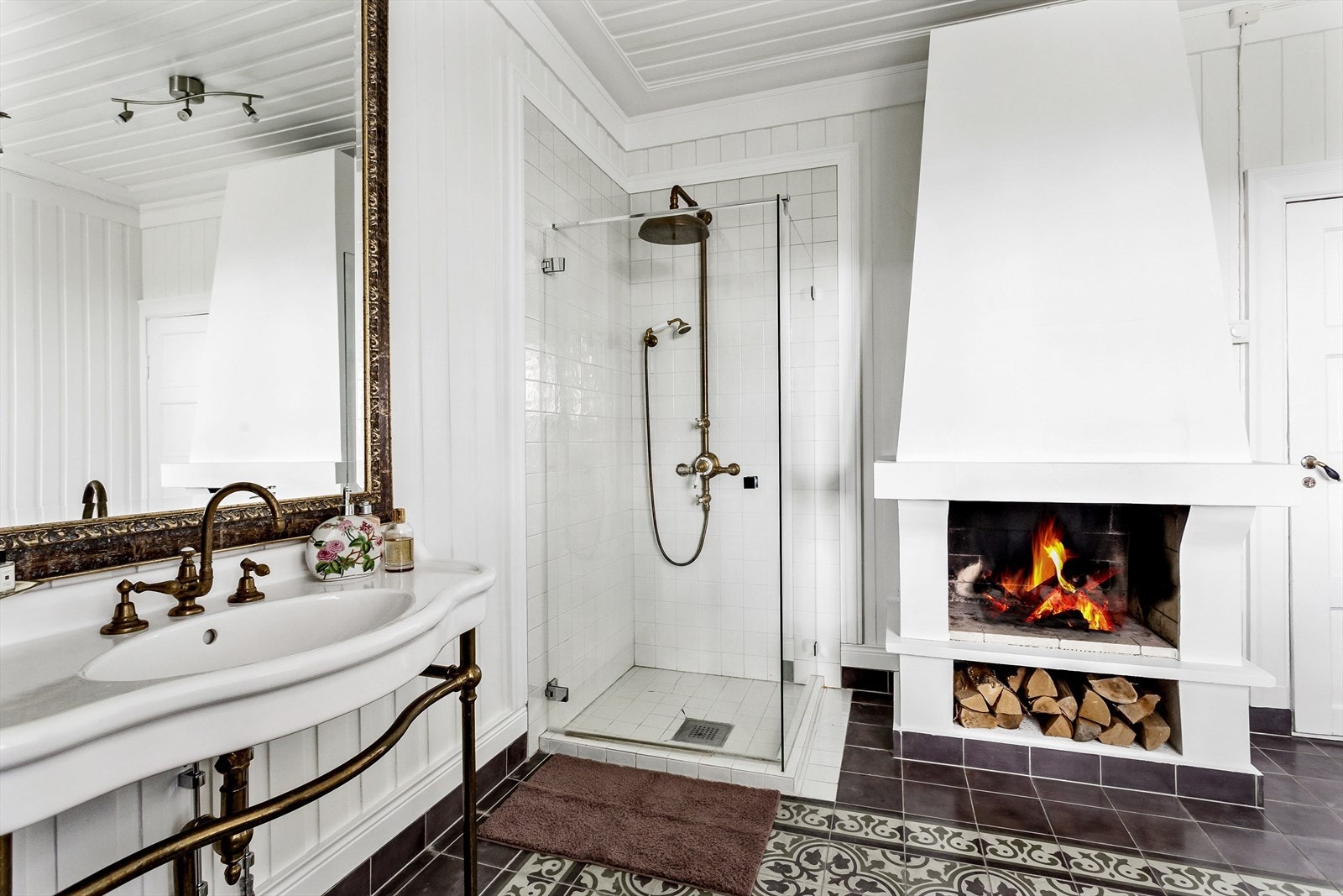 Flotte detaljer på badet. Galleribilde