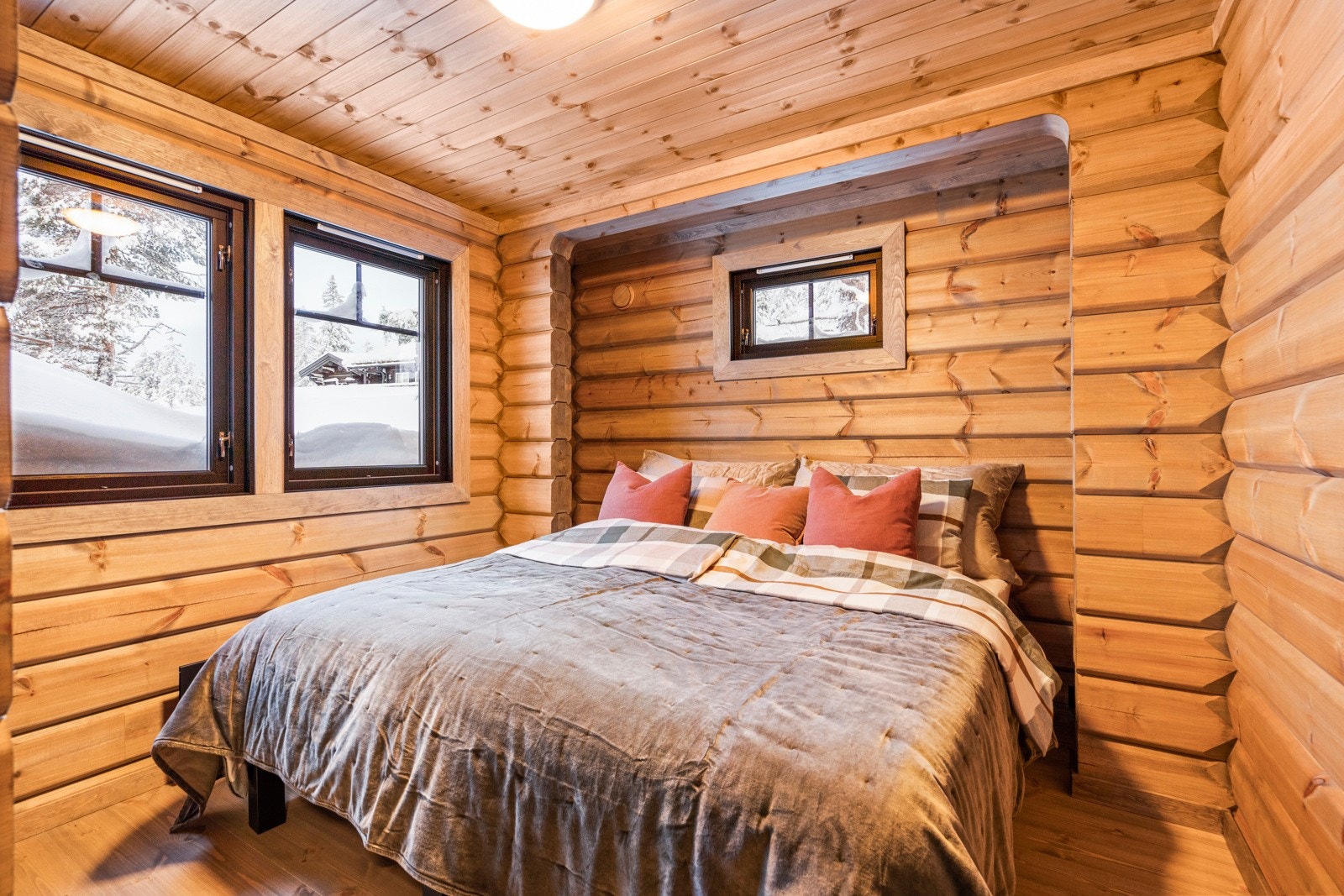 Felles for soverommene er at det er god plas til dobbeltseng og oppbevaring. Galleribilde