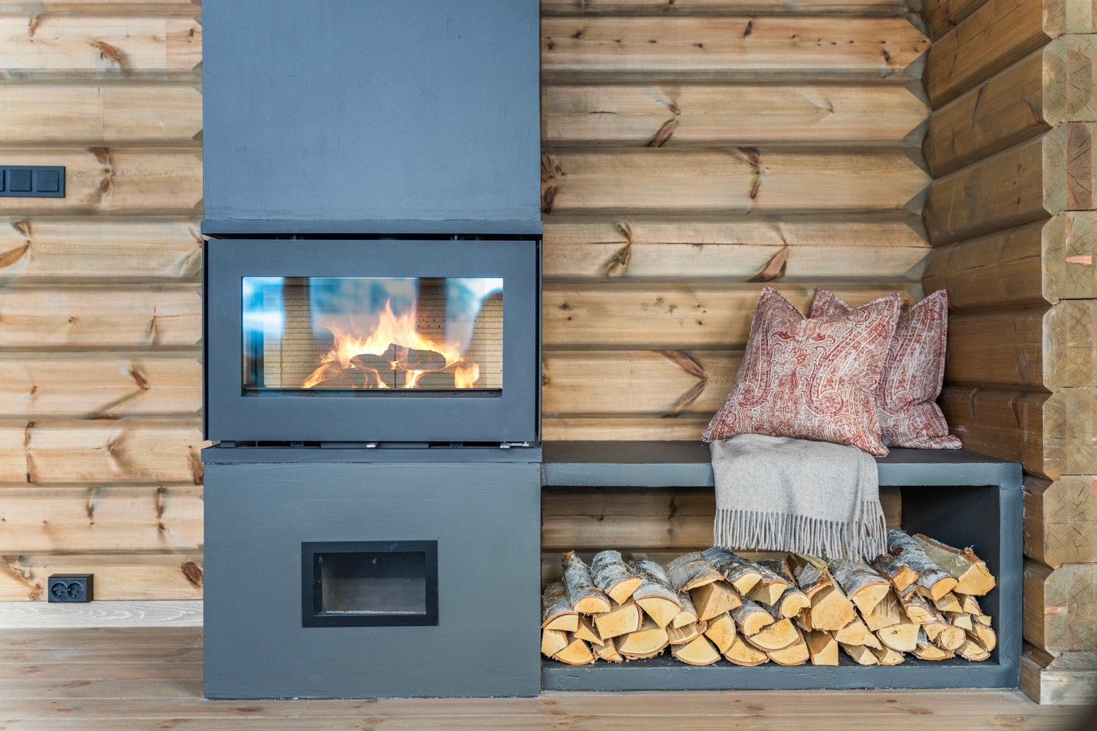 Stuerommet er utsmykket med en peisovn som gir en lun og varmt atmosfære. Galleribilde