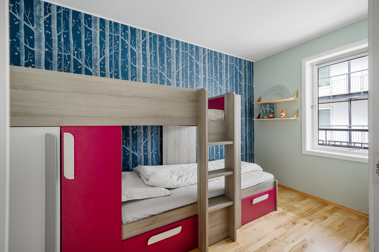 Leilighetens andre soverom er på 7,7 m². Galleribilde