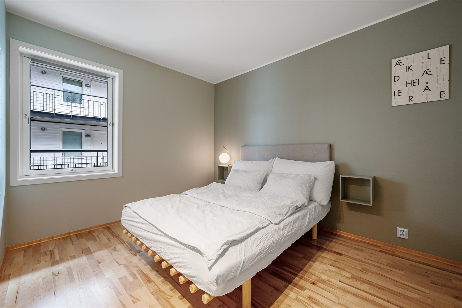 Fra soverommet er det adkomst til et stilig walk-in closet på 3,9 m². Galleribilde