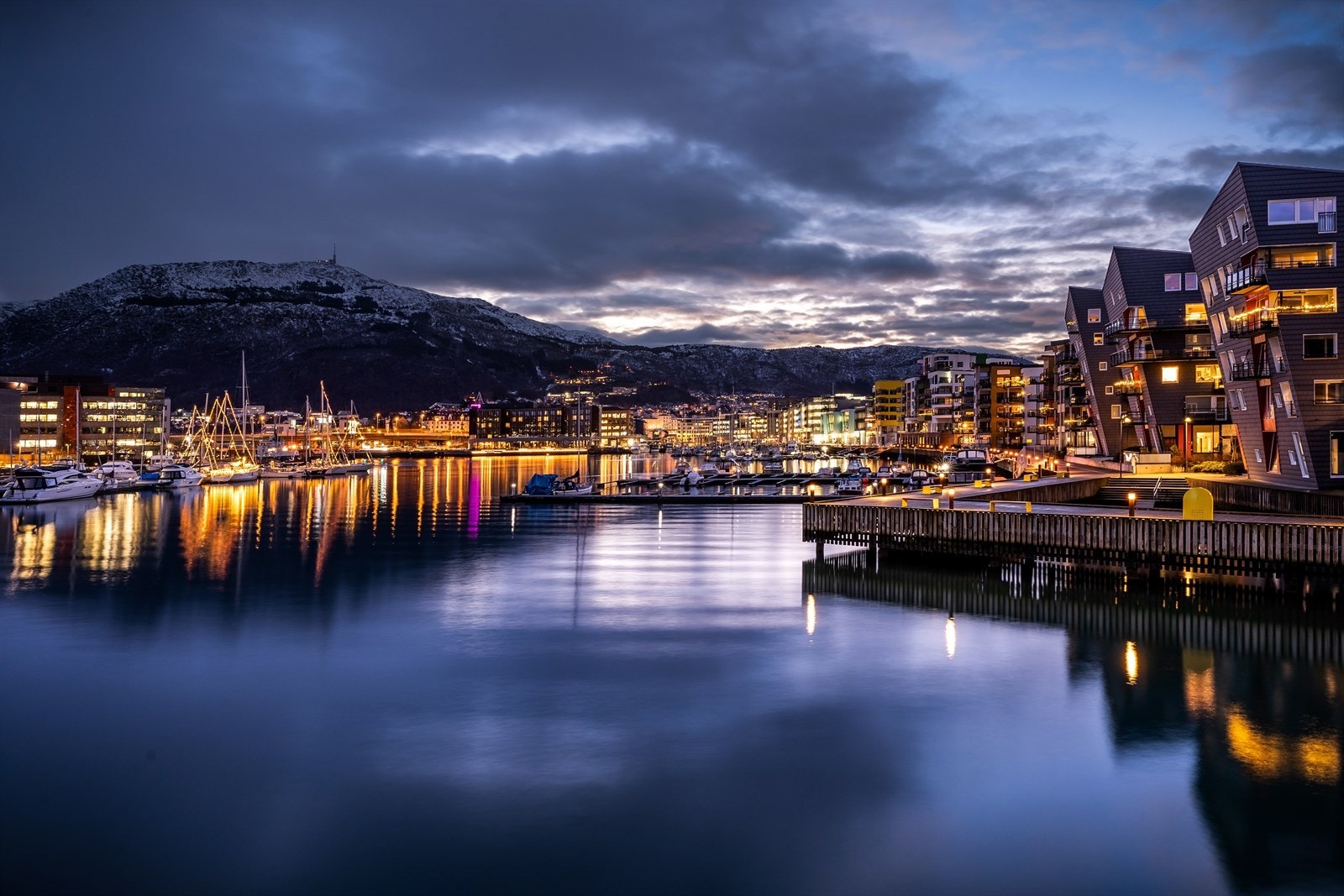 Leiligheten har en sentral og attraktiv beliggenhet i et svært moderne boligområde. Galleribilde